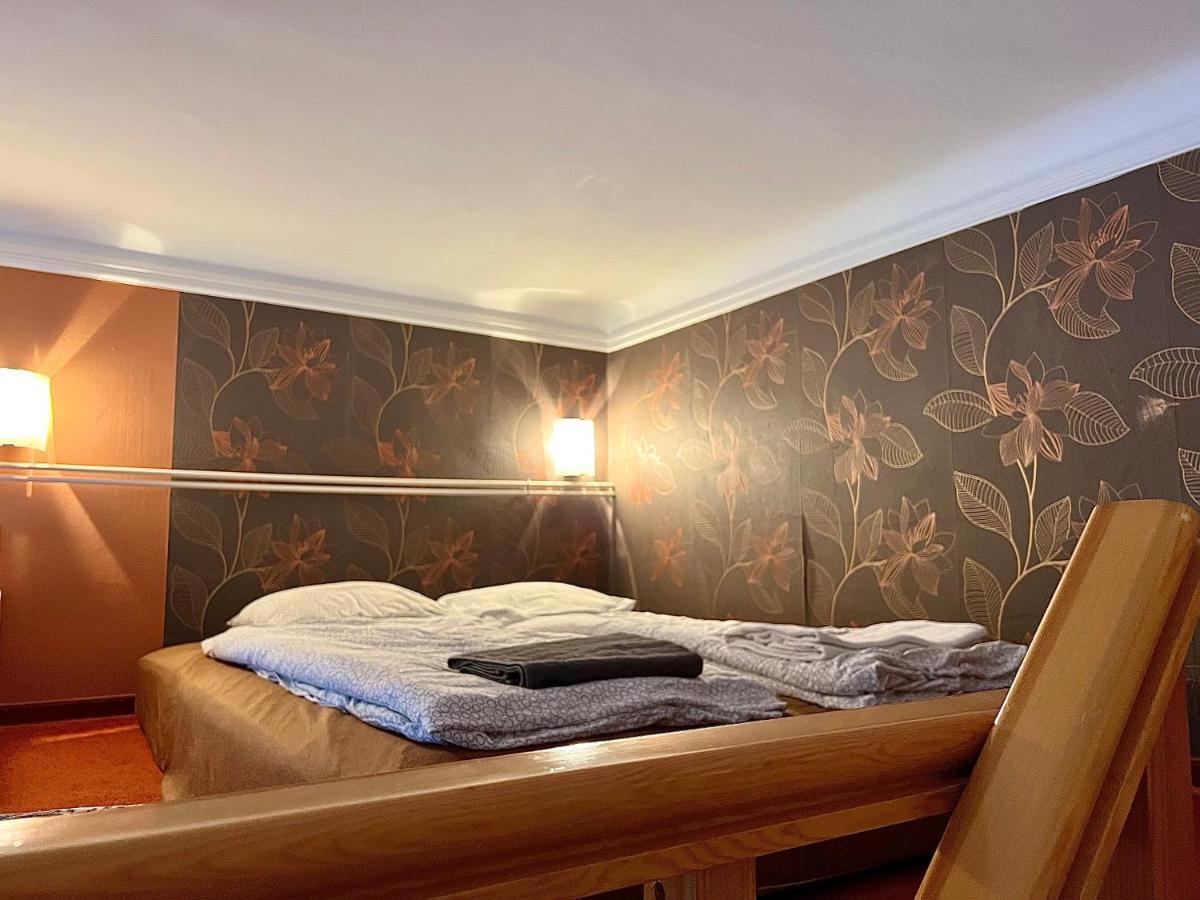 A54: Charming In The Ruin Bar District Apartment Budapest
