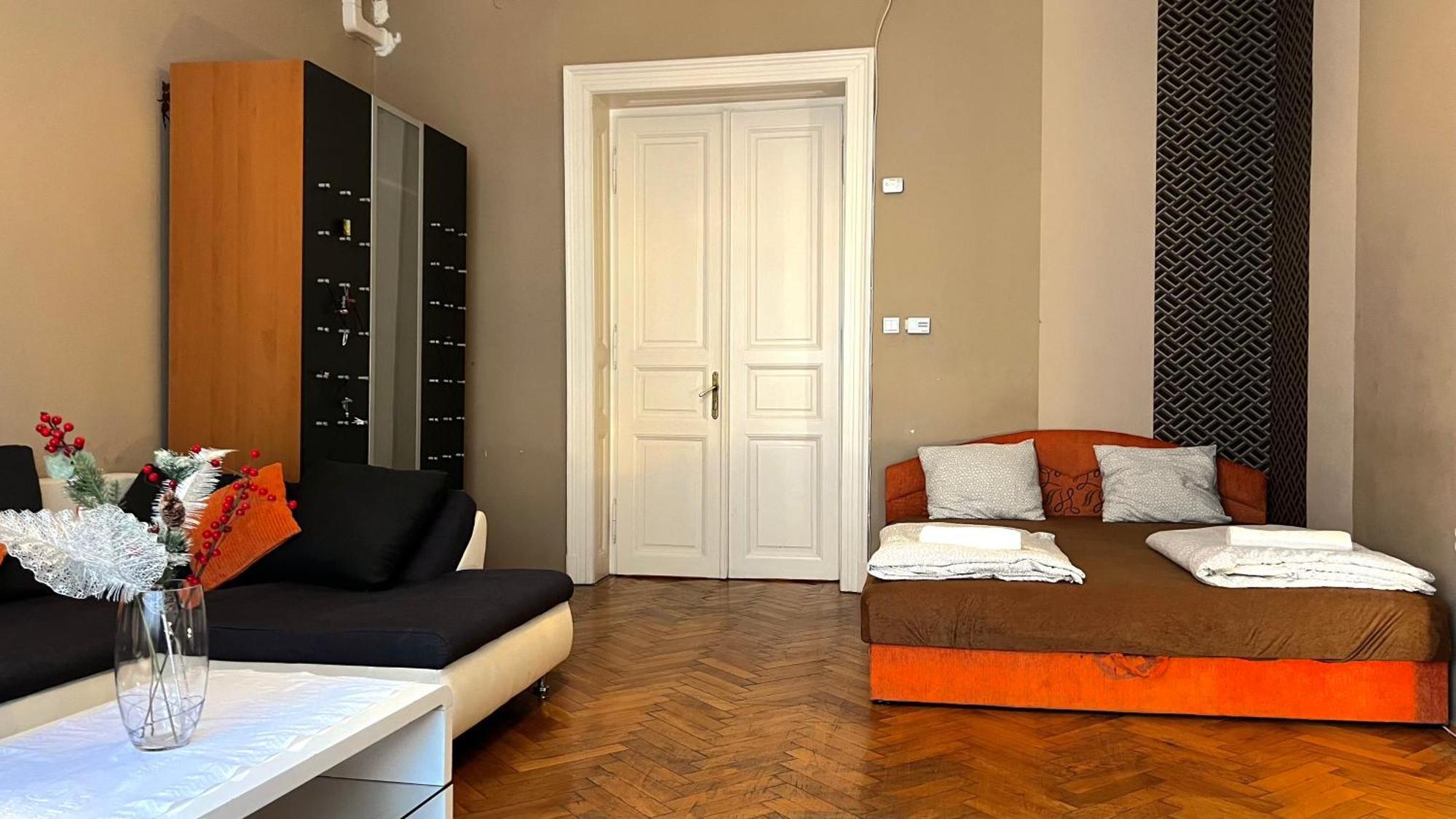 Apartman A54: Charming In The Ruin Bar District *